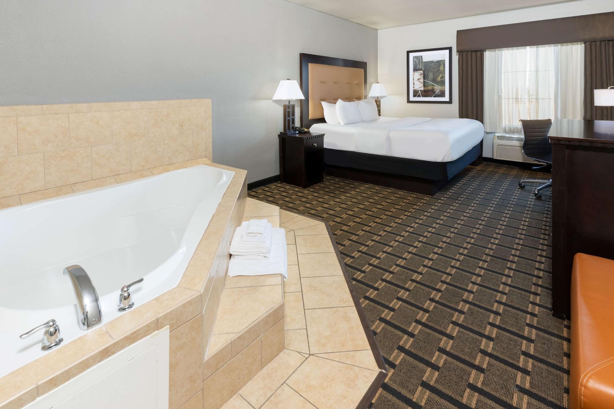 La Quinta By Wyndham Mt. Pleasant Hotell Mount Pleasant Eksteriør bilde